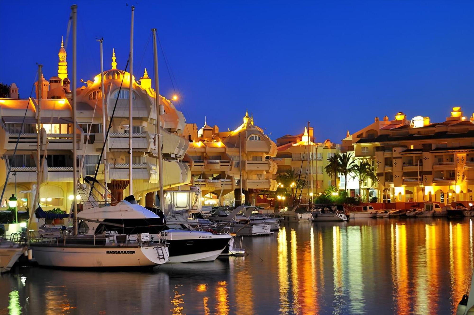 Luxury Suites Minerva Beach 贝纳尔马德纳 外观 照片